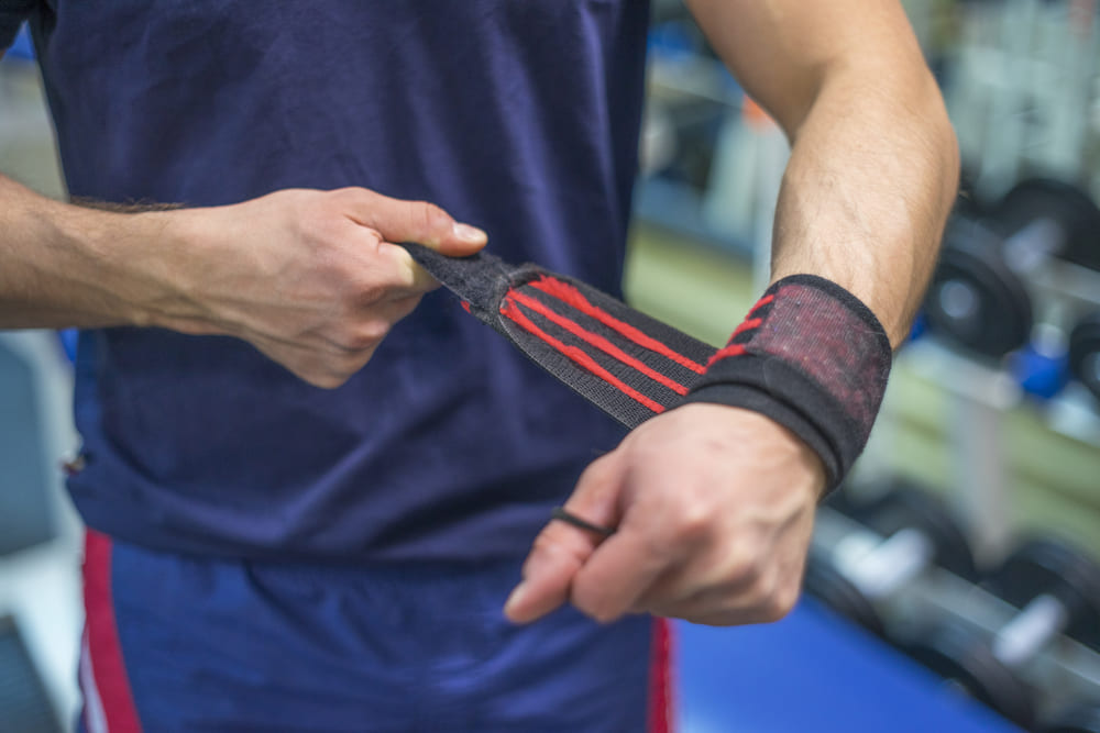 7 Benefits Of Wrist Wraps For Lifting